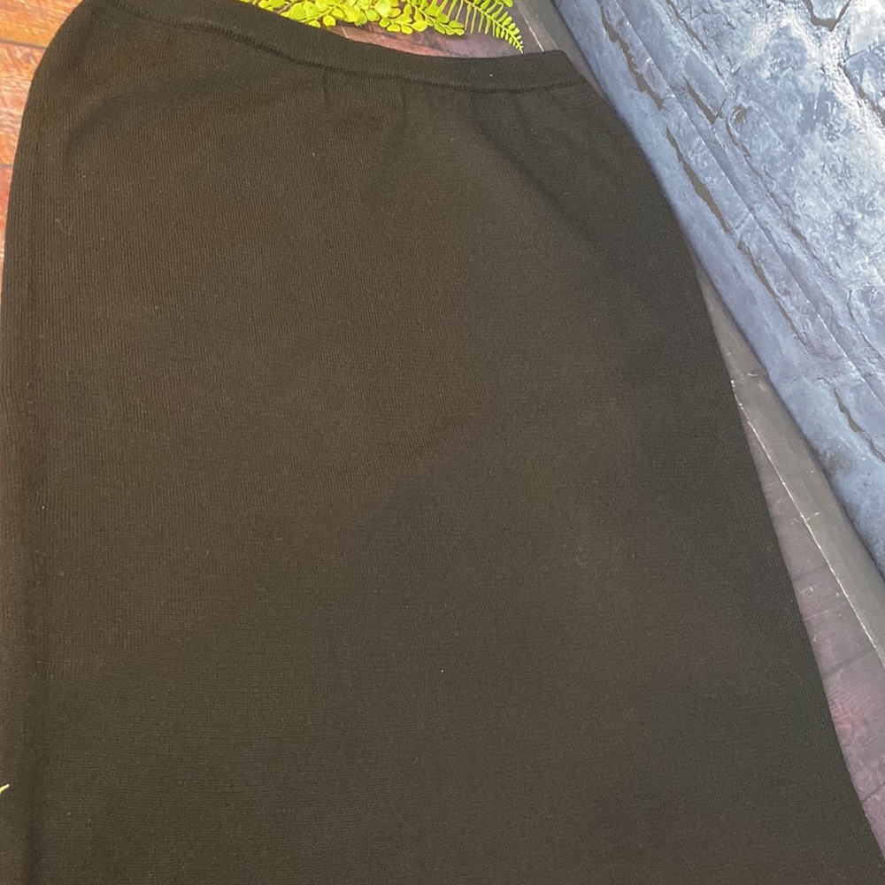 Floral Embroidered Wool Blend Slip On Sweater Knit Skirt - Picture 5 of 6